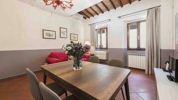 Classic Apartment | Dining