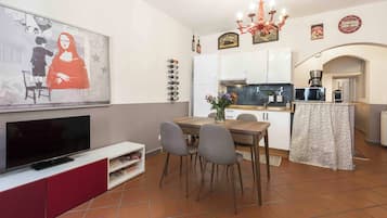 Classic Apartment | Tempat makan