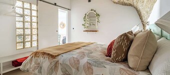 La Luna Cave House