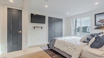 Desk, iron/ironing board, free WiFi, bed sheets