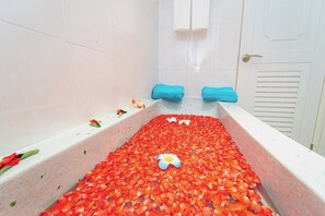 Interior - Phuket Pool Villa Amani: 2 bedrooms (Tambon Si Sunton)