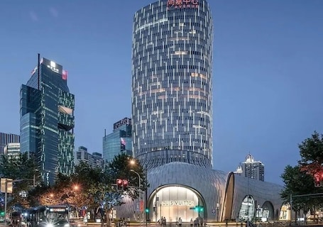 Shopping centre. Tyms High Serviced Residence Shanghai Suzhou Creek