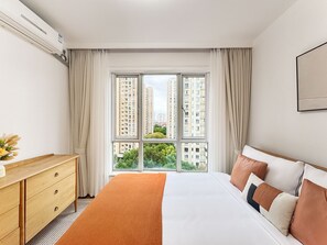 City View 2BR Serviced Residence - Perfect for Family Stay | Premium bedding, down duvets, individually decorated - Tyms High Serviced Residence Shanghai Suzhou Creek (Shanghai)