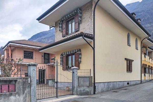 Wand, Haus, Die Architektur, Wohngebiet, Zuhause, Menschliche Siedlung, Tür, Balkon, Dorf, Bergdorf