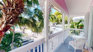 Property grounds - Pretty In Pink- Modern Comfort, Prime Location-2BD/2Bath- May-August 10% off! (Key West)