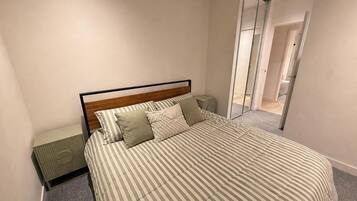 2 bedrooms, iron/ironing board, bed sheets