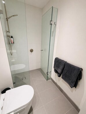 Towels, soap, toilet paper - Stylish full apartment | Walk to CBD & Marvel Stadium | Opposite Train Station (West Melbourne)