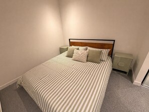 2 bedrooms, iron/ironing board, bed sheets - Stylish full apartment | Walk to CBD & Marvel Stadium | Opposite Train Station (West Melbourne)
