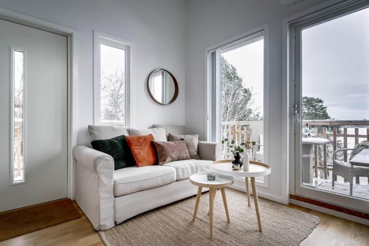 Deluxe Villa, Lake View | Living area