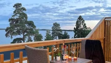 Deluxe-Villa, Seeblick | Speisen im Freien