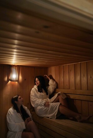 Couples treatment room(s), sauna, hot tub, steam room