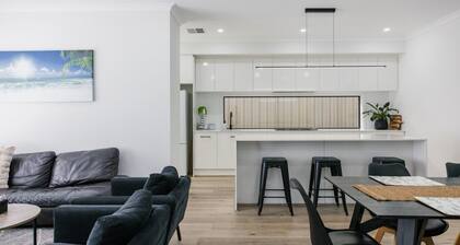 Spacious 3BR Coastal Stay Near Marion & Brighton