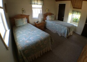 3 bedrooms, iron/ironing board, WiFi, bed sheets - Beautiful 3-bedroom cottage in charming Nantucket summer week of 6/19 - 6/26 (Nantucket)