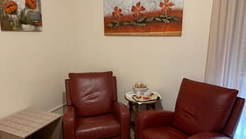 Classic Double or Twin Room, 1 King Bed | Living area