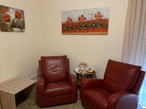 Classic Double or Twin Room, 1 King Bed | Living area - Erythrà b&b (Reggio Calabria)