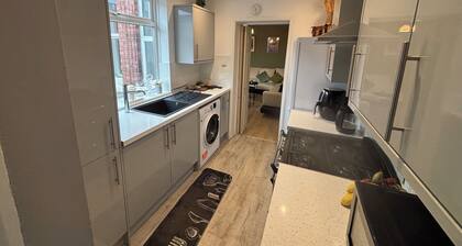 Beautiful presented 3 bedroom apartment close to Newcastle city centre