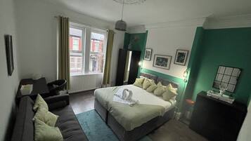 Iron/ironing board, WiFi, bed sheets