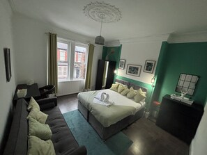 Iron/ironing board, WiFi, bed sheets