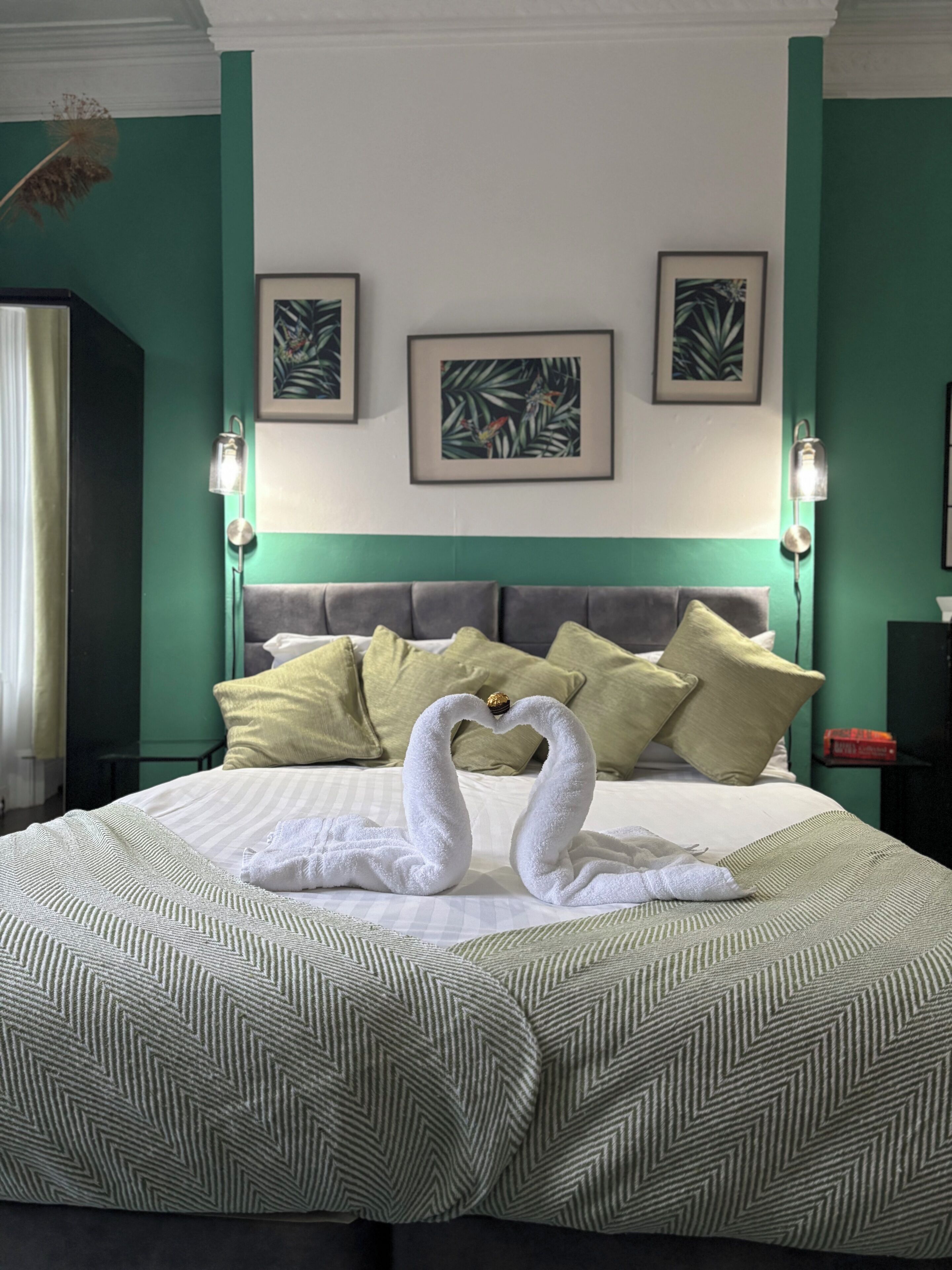 Iron/ironing board, WiFi, bed sheets