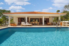 Pool - Luxury Caribbean villa with resort vibes + outdoor living + privacy (Kralendijk)