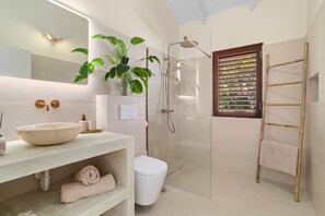 Shower, hair dryer, towels, toilet paper - Luxury Caribbean villa with resort vibes + outdoor living + privacy (Kralendijk)