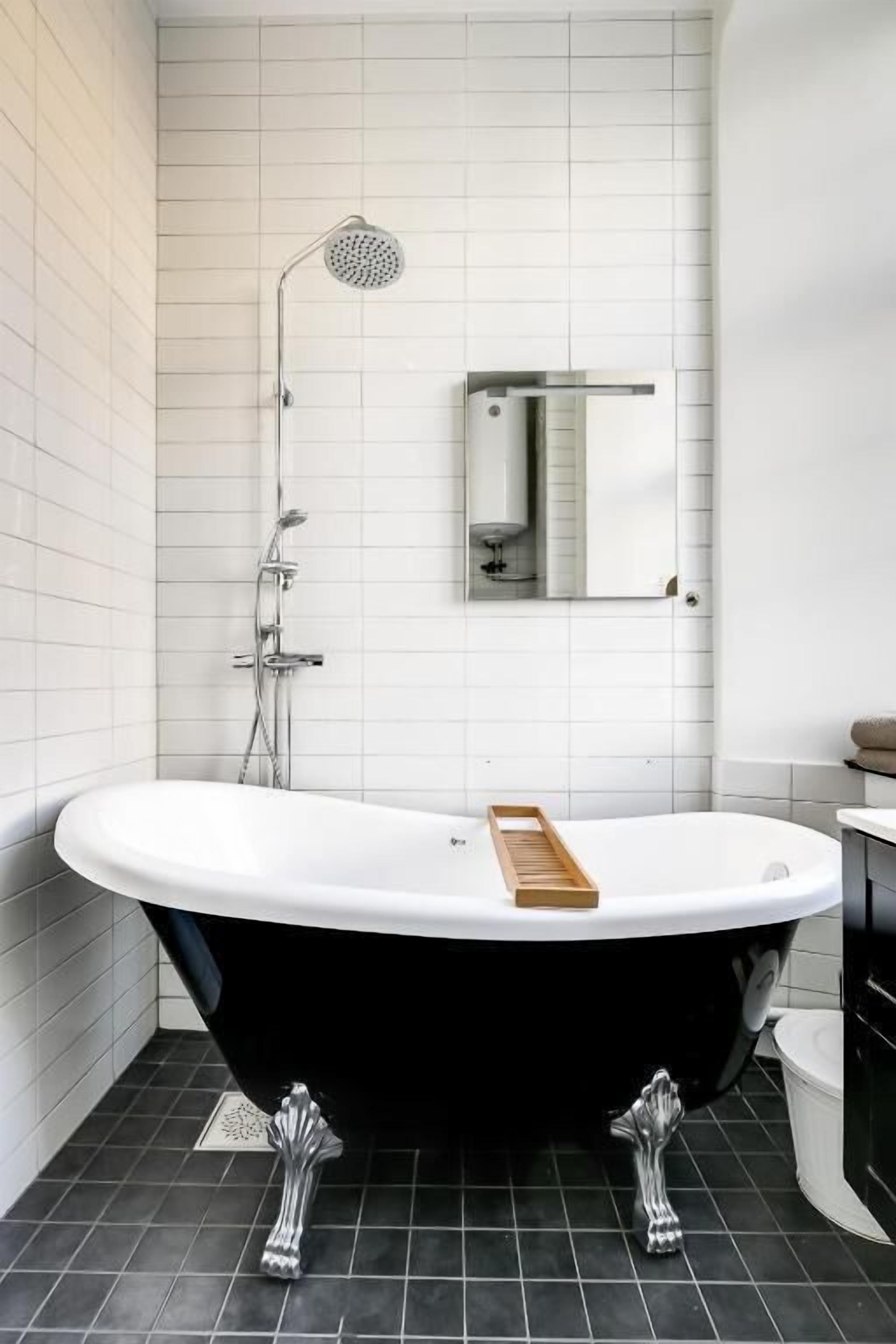 Separate bathtub and shower, free toiletries, hair dryer, towels