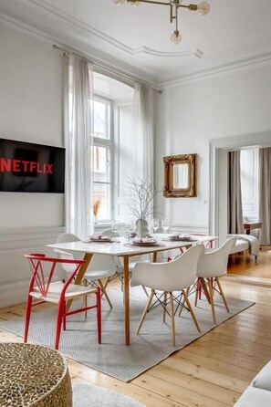 Appartement Deluxe, vue ville | Restauration