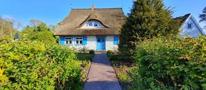 Exterior - Listed captain's house on a garden plot close to the ground (Wieck auf Darß)