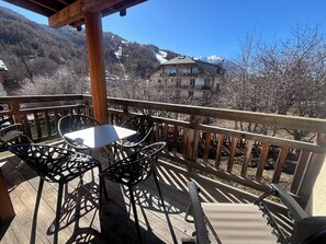 Outdoor dining - T3 Serre-Chevalier Chantemerle 5minutes walk to slopes/shops (Saint-Chaffrey)