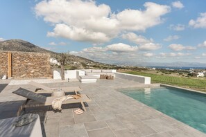 Pool - Lolantonis | 3BR Sea View & Infinity Pool |Thymari (X6W3+R7R Paros, Greece)