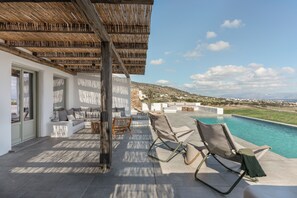 Terrace/patio - Lolantonis | 3BR Sea View & Infinity Pool |Thymari (X6W3+R7R Paros, Greece)