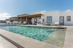 Pool - Lolantonis | 3BR Sea View & Infinity Pool |Thymari (X6W3+R7R Paros, Greece)