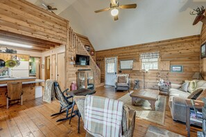 Interior - Family Lake Days! Mtn-view Cabin in Hiawassee (Hiawassee)