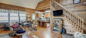 Family Lake Days! Mtn-view Cabin in Hiawassee