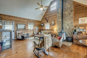 Interior - Family Lake Days! Mtn-view Cabin in Hiawassee (Hiawassee)