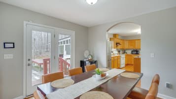 House (3 Bedrooms) | Interior