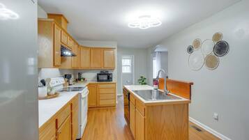 House (3 Bedrooms) | Interior