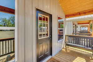 House (1 Bedroom) | Interior - Fish, Boat & Explore! Tiny Cabin Near Sabine River (Joaquin)