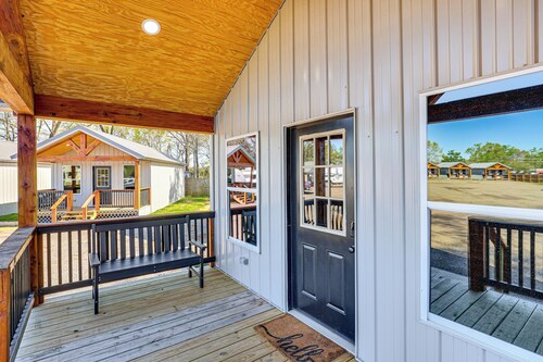 Modern Sabine River Cabin, 3 Mi to Boat Launch!