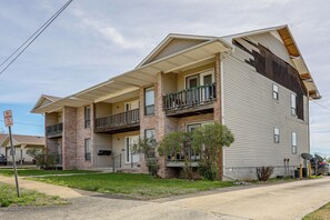 Apartment (2 Bedrooms) | Interior - 3 Mi to Town! Cozy Apartment in Poplar Bluff (Poplar Bluff)