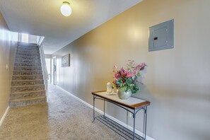 Apartment (2 Bedrooms) | Interior - 3 Mi to Town! Cozy Apartment in Poplar Bluff (Poplar Bluff)