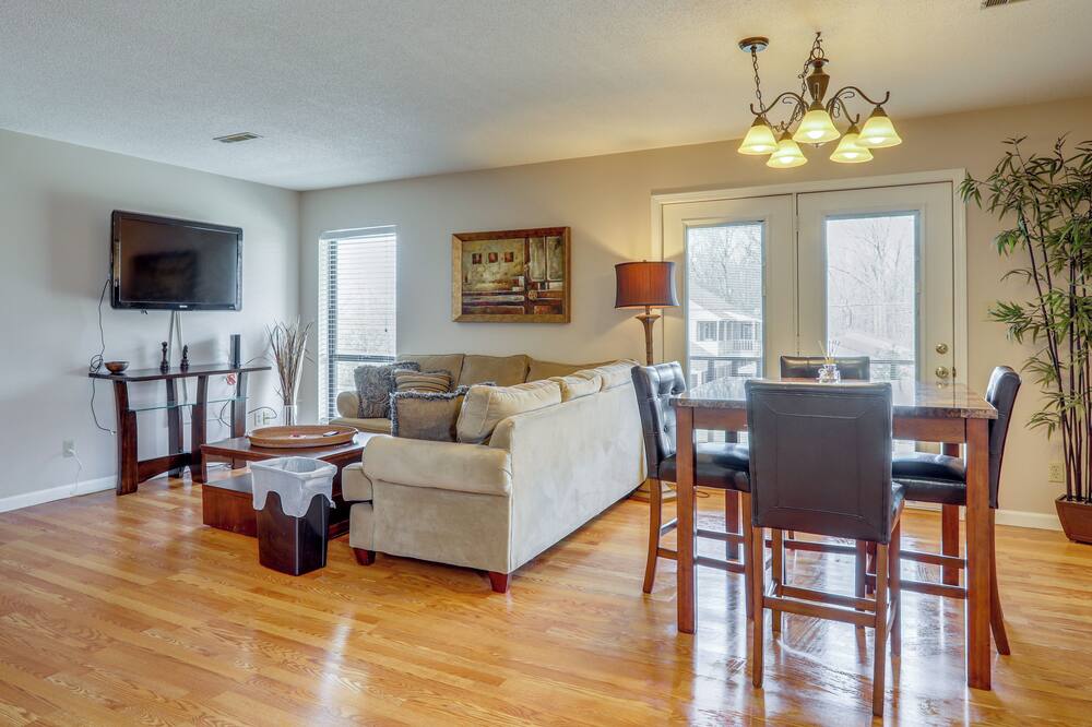 3 Mi to Town! Cozy Apartment in Poplar Bluff - Ellsinore, MO