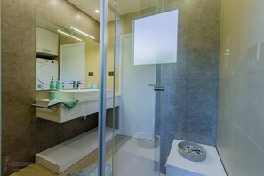 Shower, towels, soap, toilet paper - Modern apartment with sea view & pool in Klenovica (Klenovica)