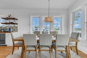 Dining - That's Life - Large home vacation fun in Carolina Beach (Carolina Beach)