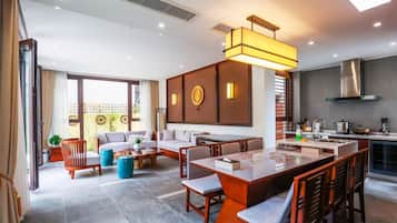 Senior Apartment, 4 Bedrooms | Interior