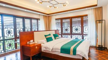 Senior Apartment, 4 Bedrooms | Free WiFi