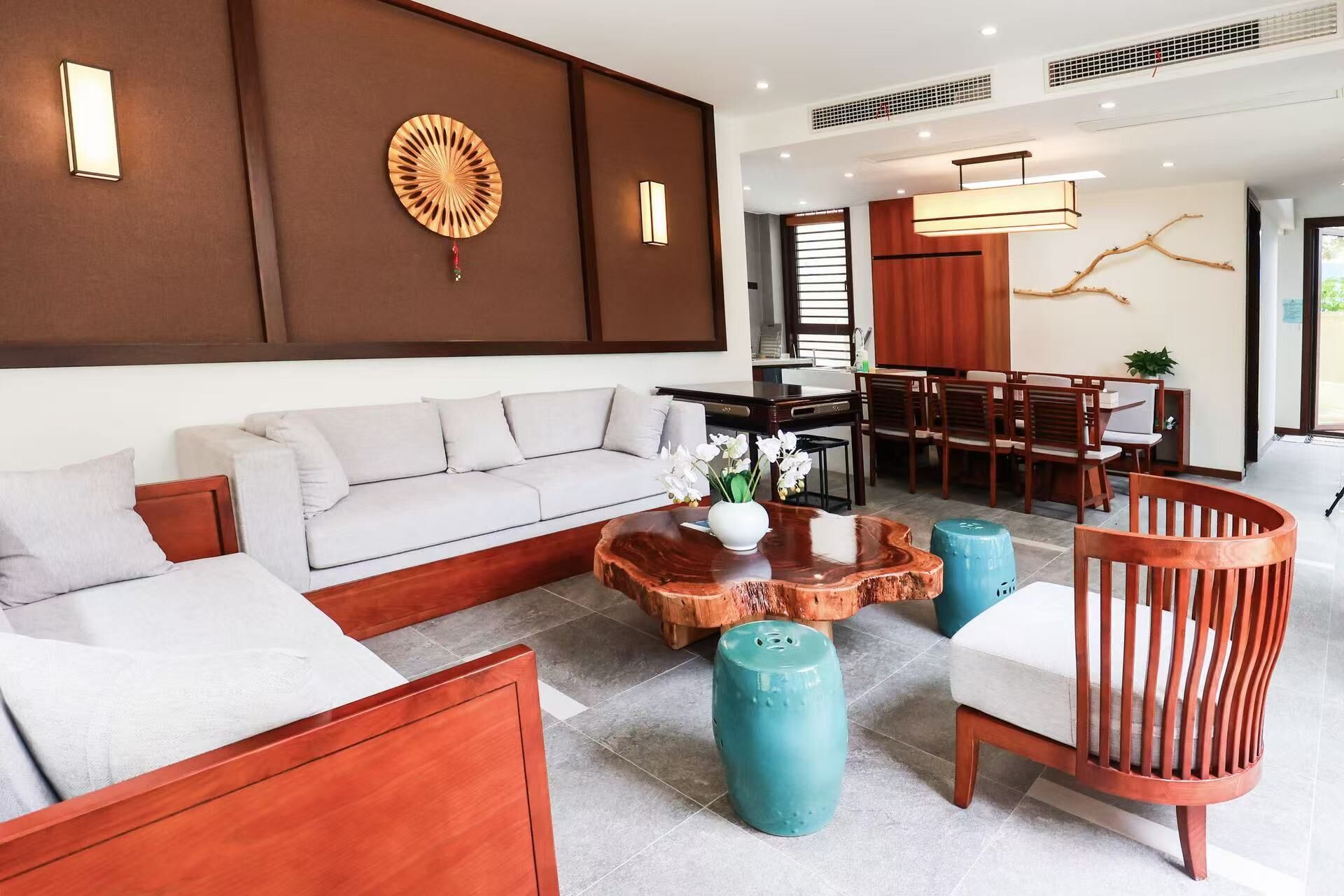 シニア アパートメント 4 ベッドルーム | リビング エリア