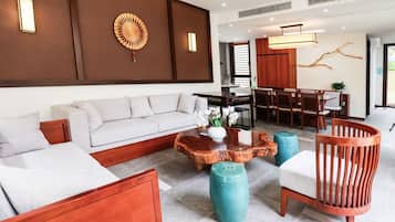 Senior Apartment, 4 Bedrooms | Living area