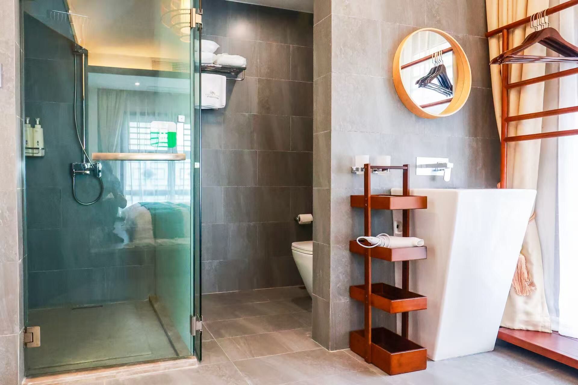 Apartamento sénior, 4 habitaciones | Baño