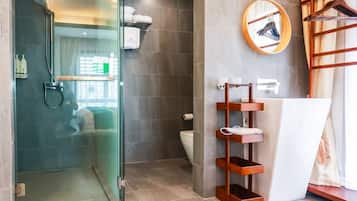 Apartamento sénior, 4 habitaciones | Baño